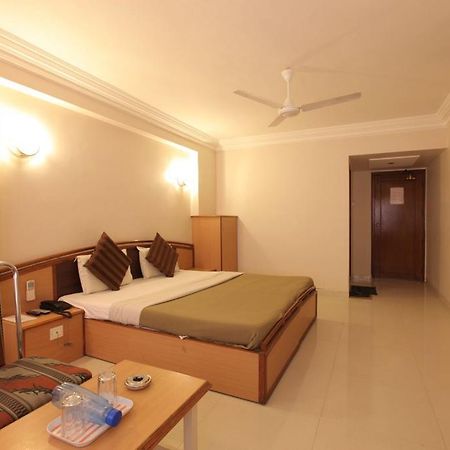 Hotel Prudent Vadodara Exterior foto