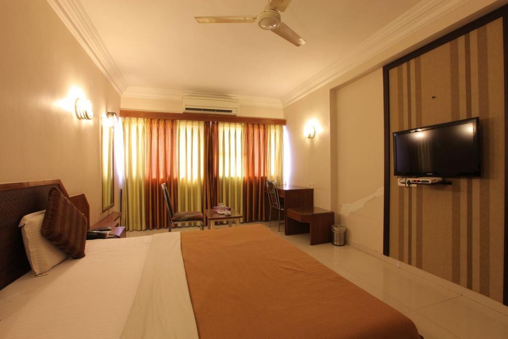 Hotel Prudent Vadodara Exterior foto