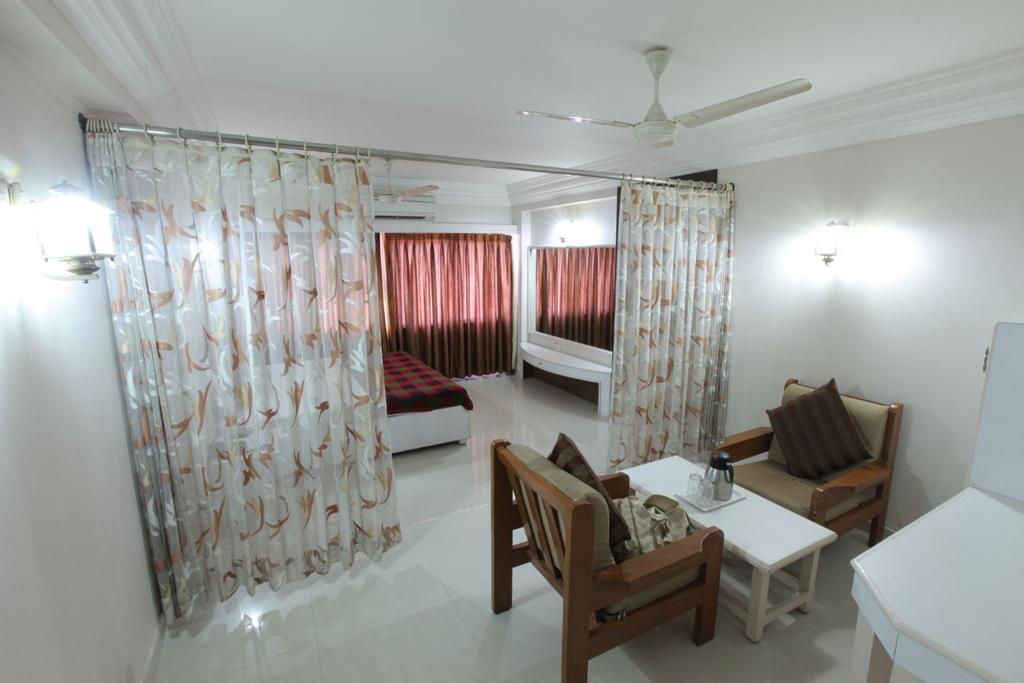 Hotel Prudent Vadodara Exterior foto