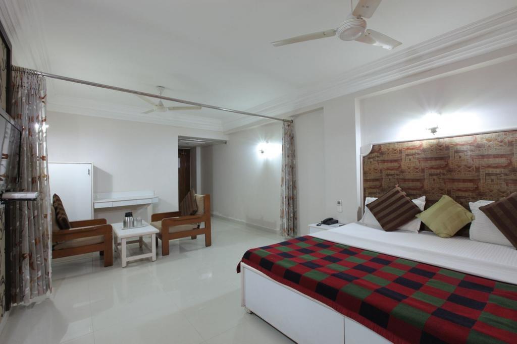 Hotel Prudent Vadodara Exterior foto