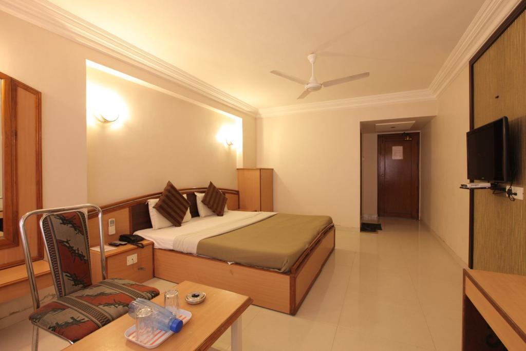 Hotel Prudent Vadodara Exterior foto