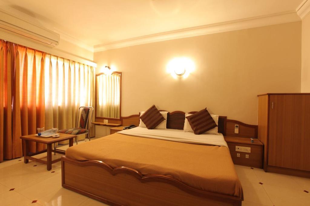 Hotel Prudent Vadodara Exterior foto