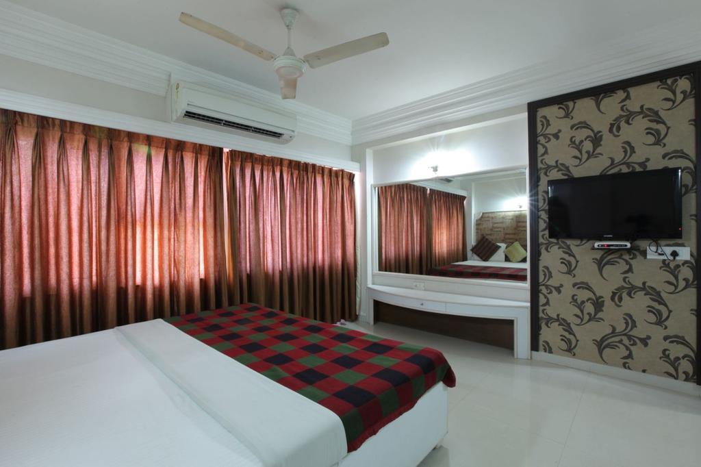 Hotel Prudent Vadodara Zimmer foto