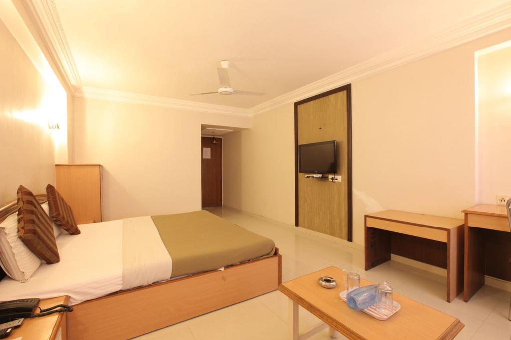 Hotel Prudent Vadodara Exterior foto