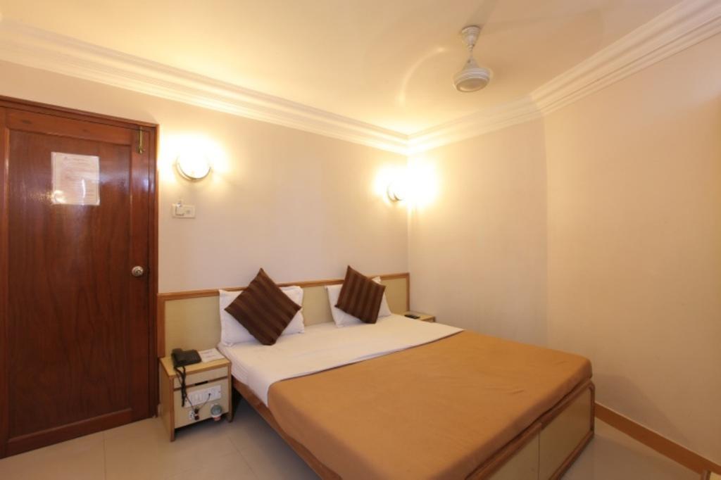 Hotel Prudent Vadodara Zimmer foto