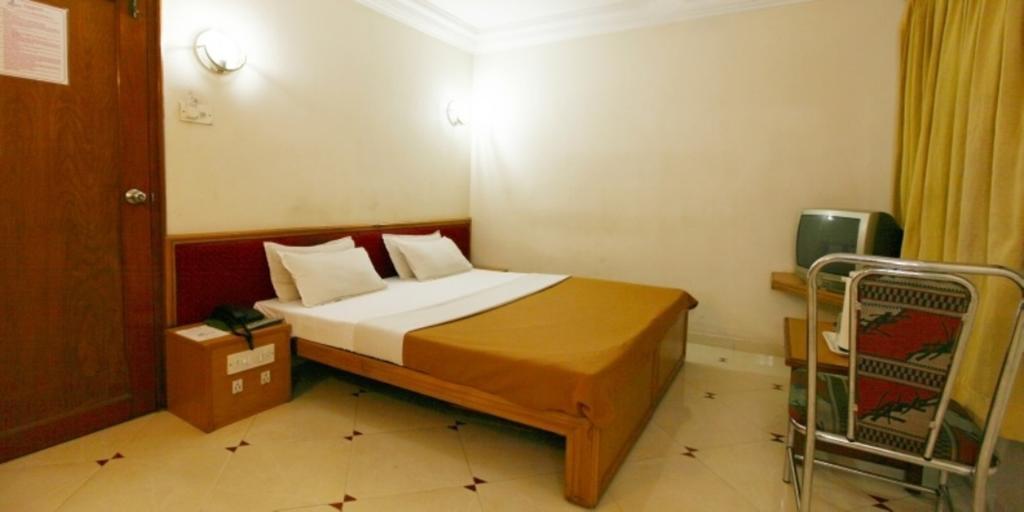 Hotel Prudent Vadodara Zimmer foto