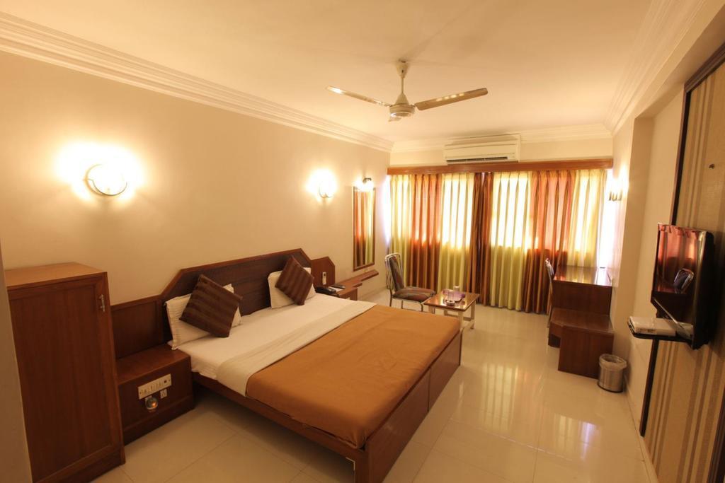 Hotel Prudent Vadodara Zimmer foto