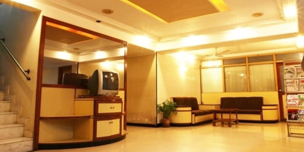Hotel Prudent Vadodara Exterior foto